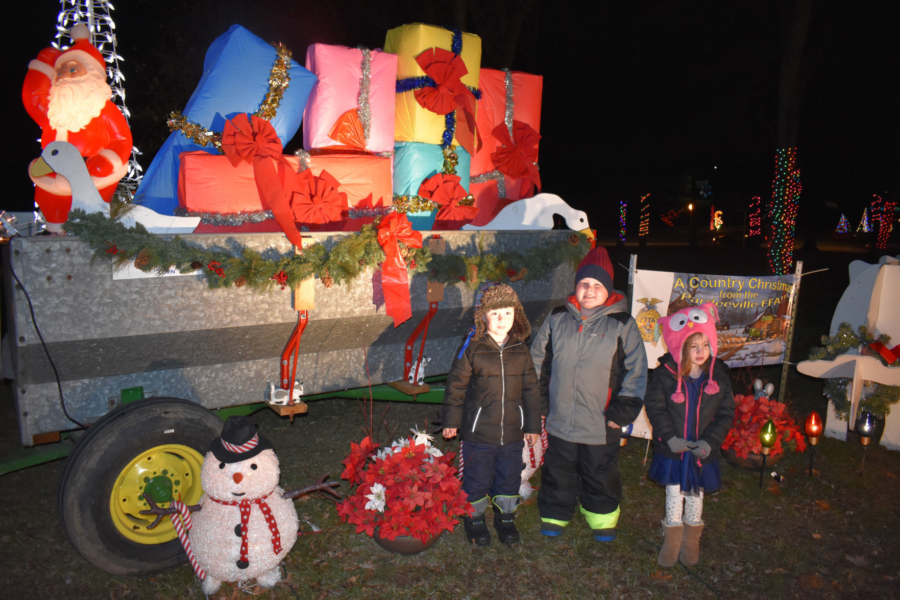 Chandler gallery -- FFA country Christmas